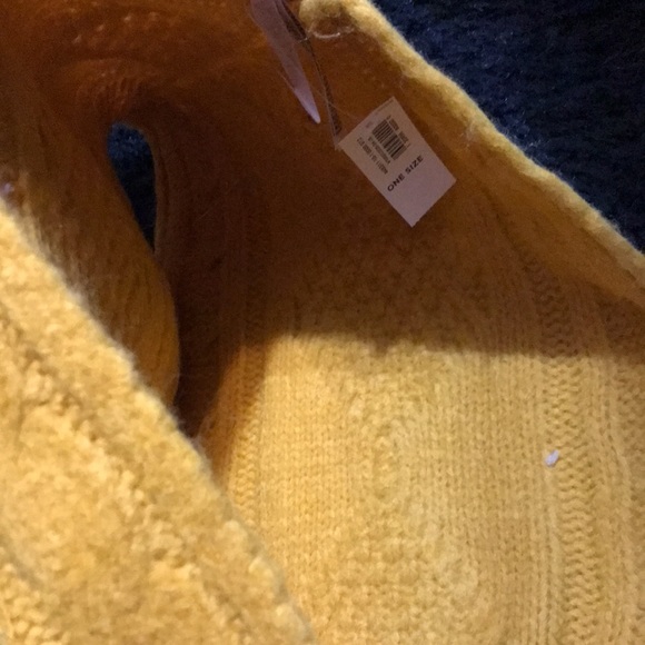 Scarf & winter hat - Picture 4 of 5